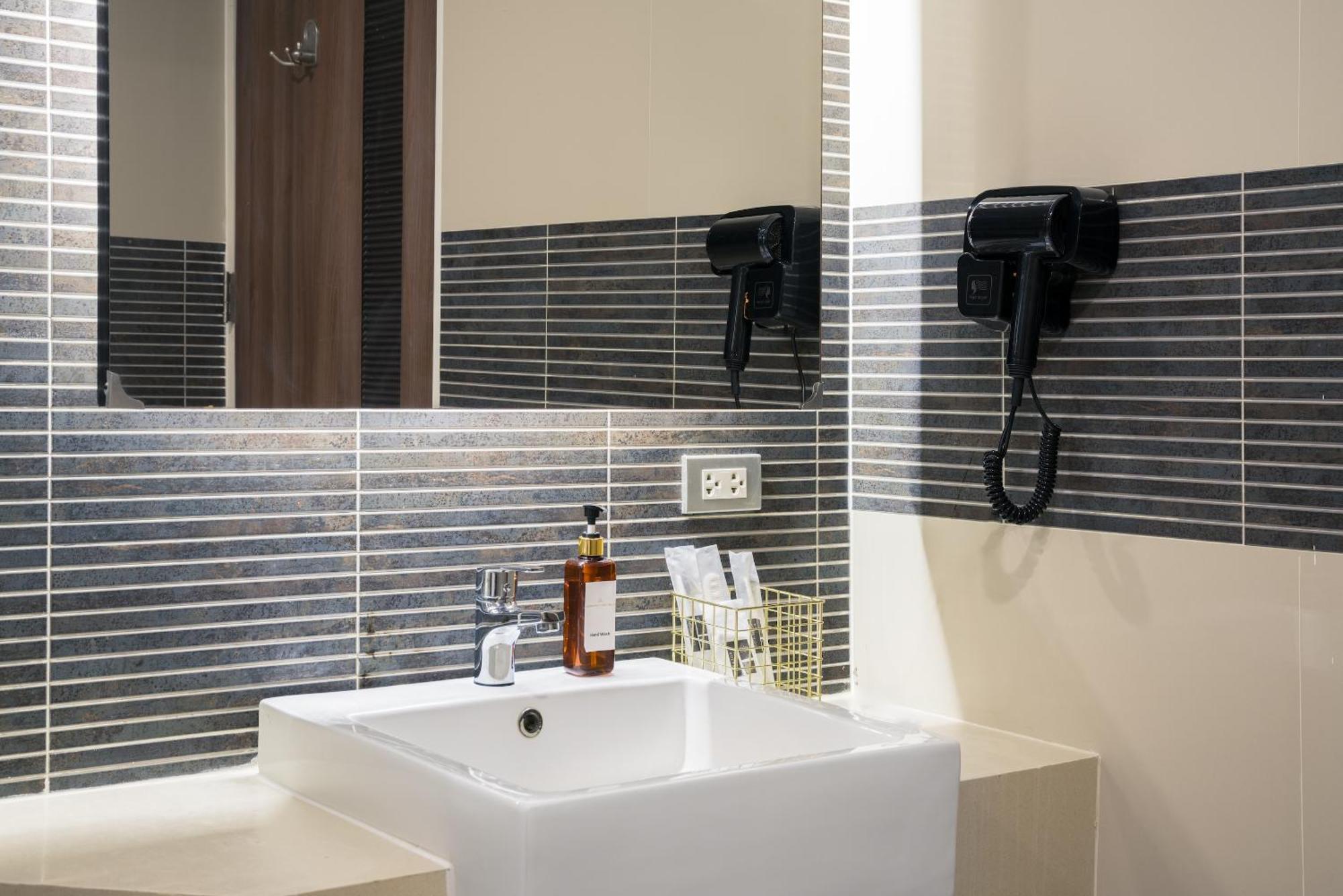 Aspira Suites Sukhumvit 20 Bangkok Ngoại thất bức ảnh